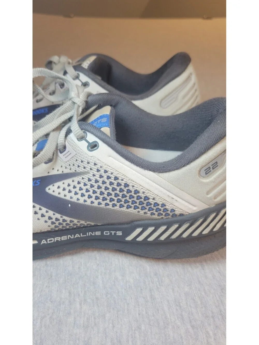 Brooks Adrenaline GTS 22 Running Shoes Size 8.5 US Medium Width